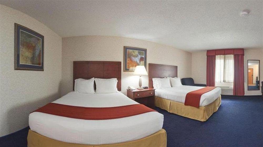 Holiday Inn Express Deforest By Ihg Ngoại thất bức ảnh