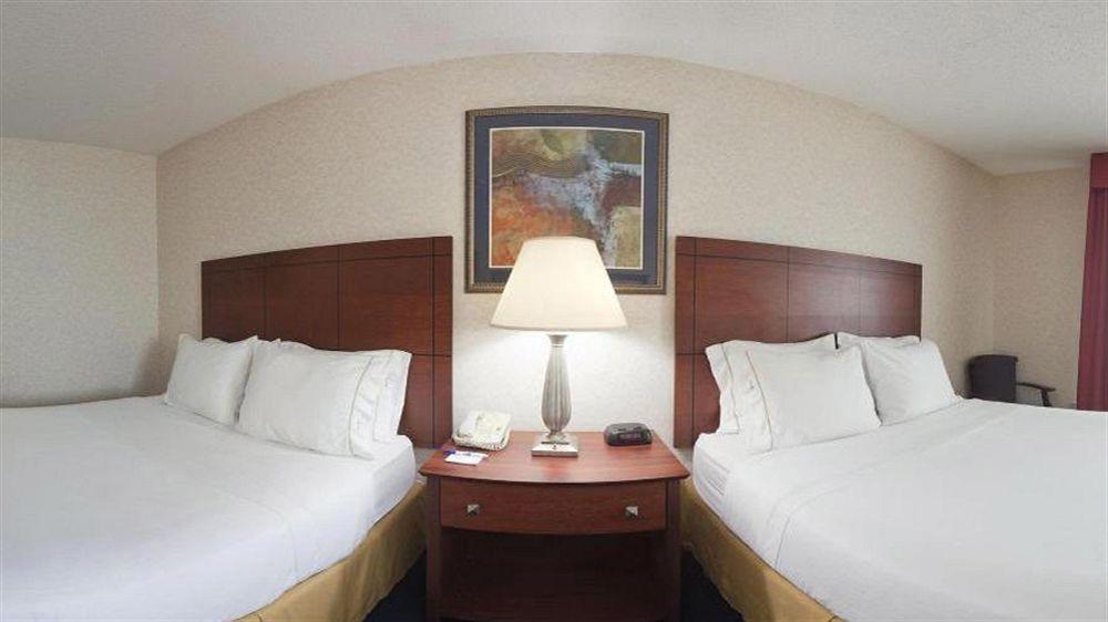 Holiday Inn Express Deforest By Ihg Ngoại thất bức ảnh