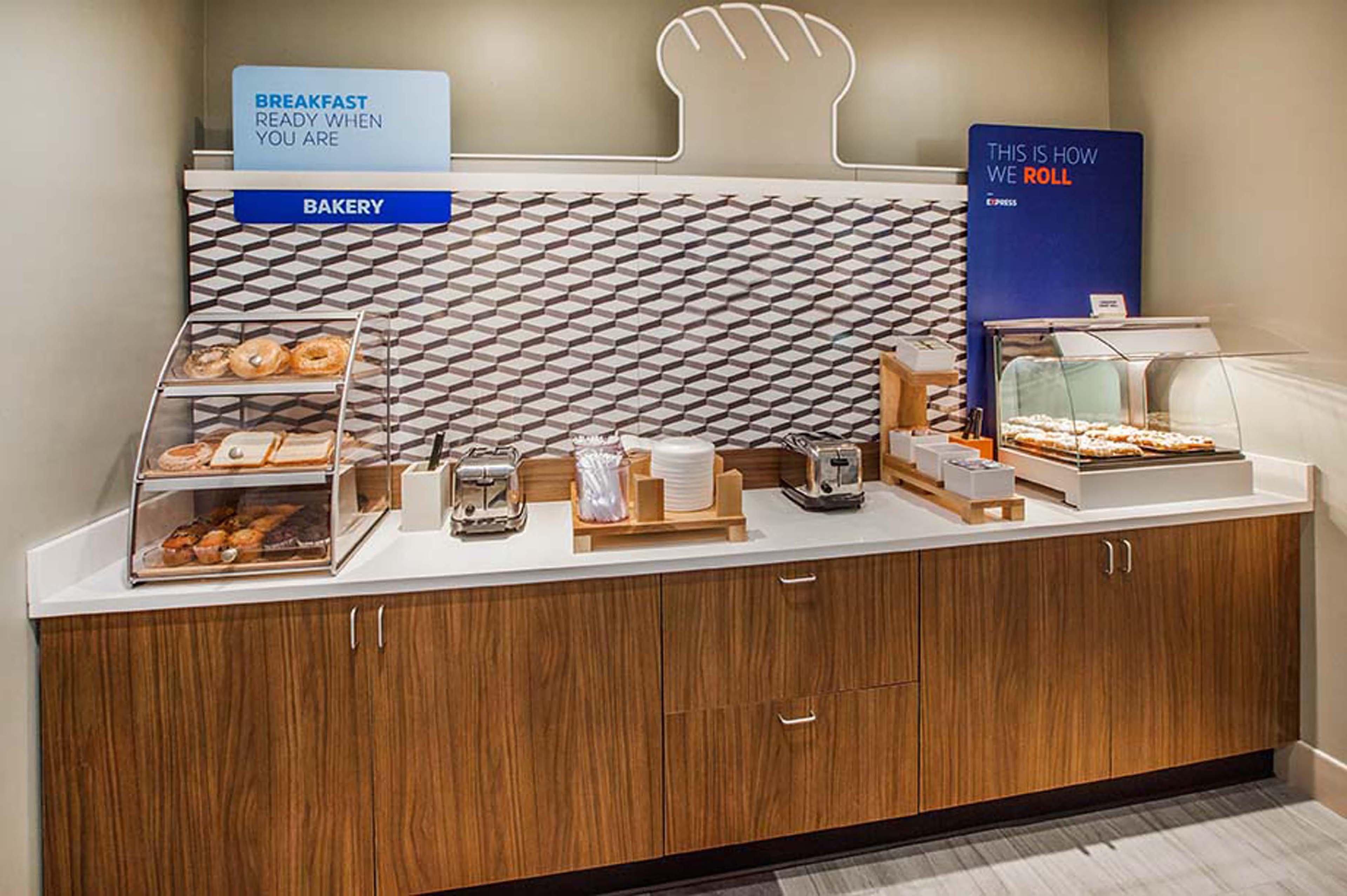 Holiday Inn Express Deforest By Ihg Ngoại thất bức ảnh