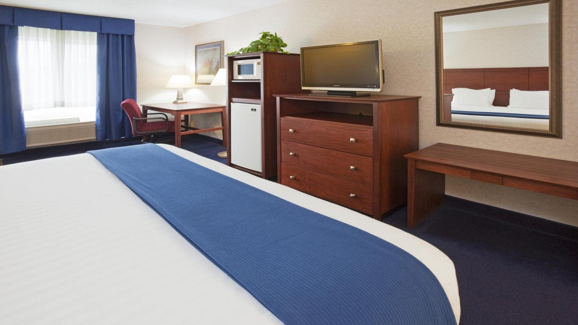 Holiday Inn Express Deforest By Ihg Ngoại thất bức ảnh