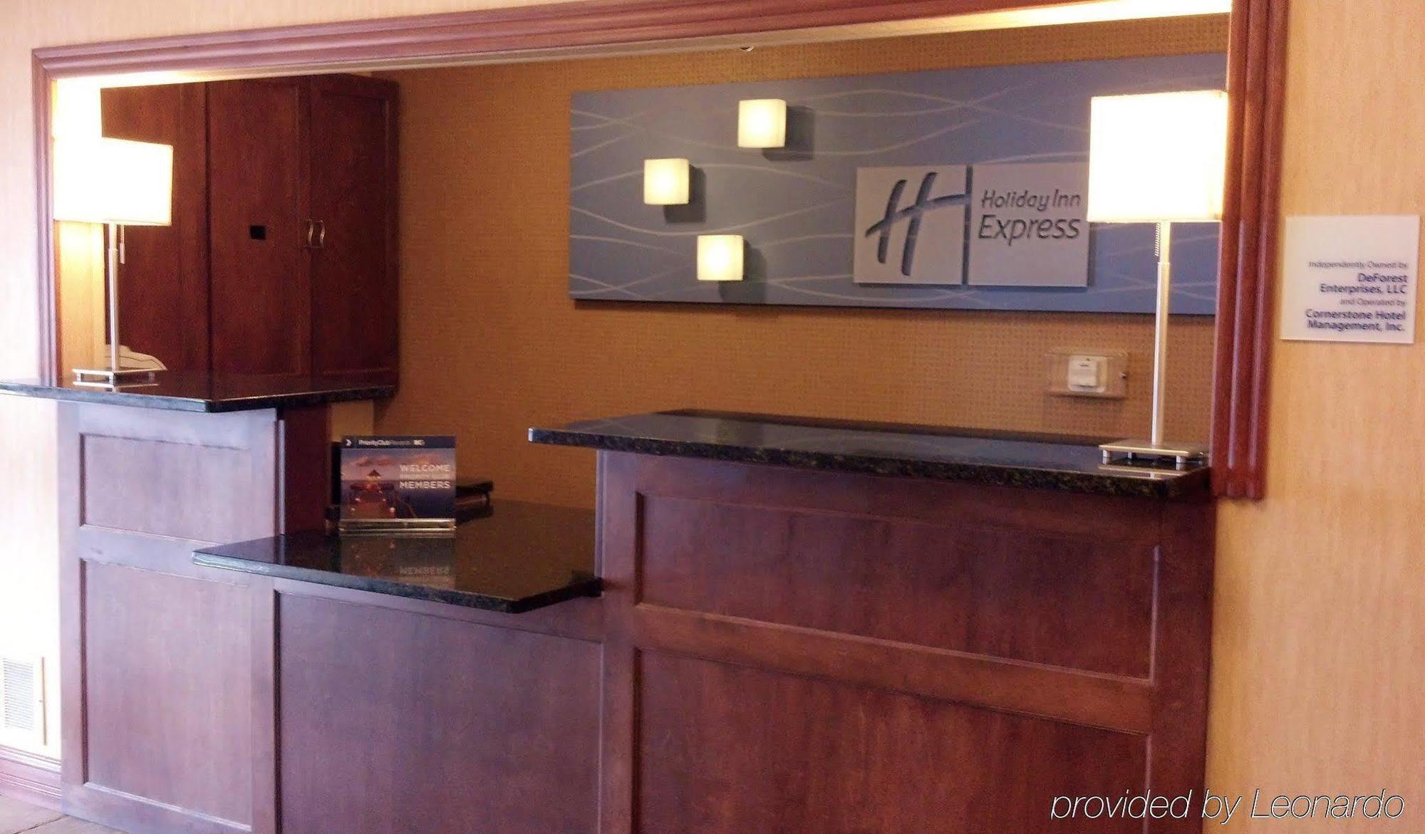 Holiday Inn Express Deforest By Ihg Ngoại thất bức ảnh