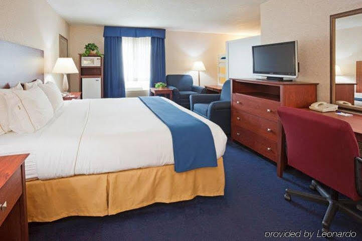 Holiday Inn Express Deforest By Ihg Ngoại thất bức ảnh