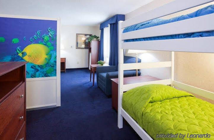 Holiday Inn Express Deforest By Ihg Ngoại thất bức ảnh